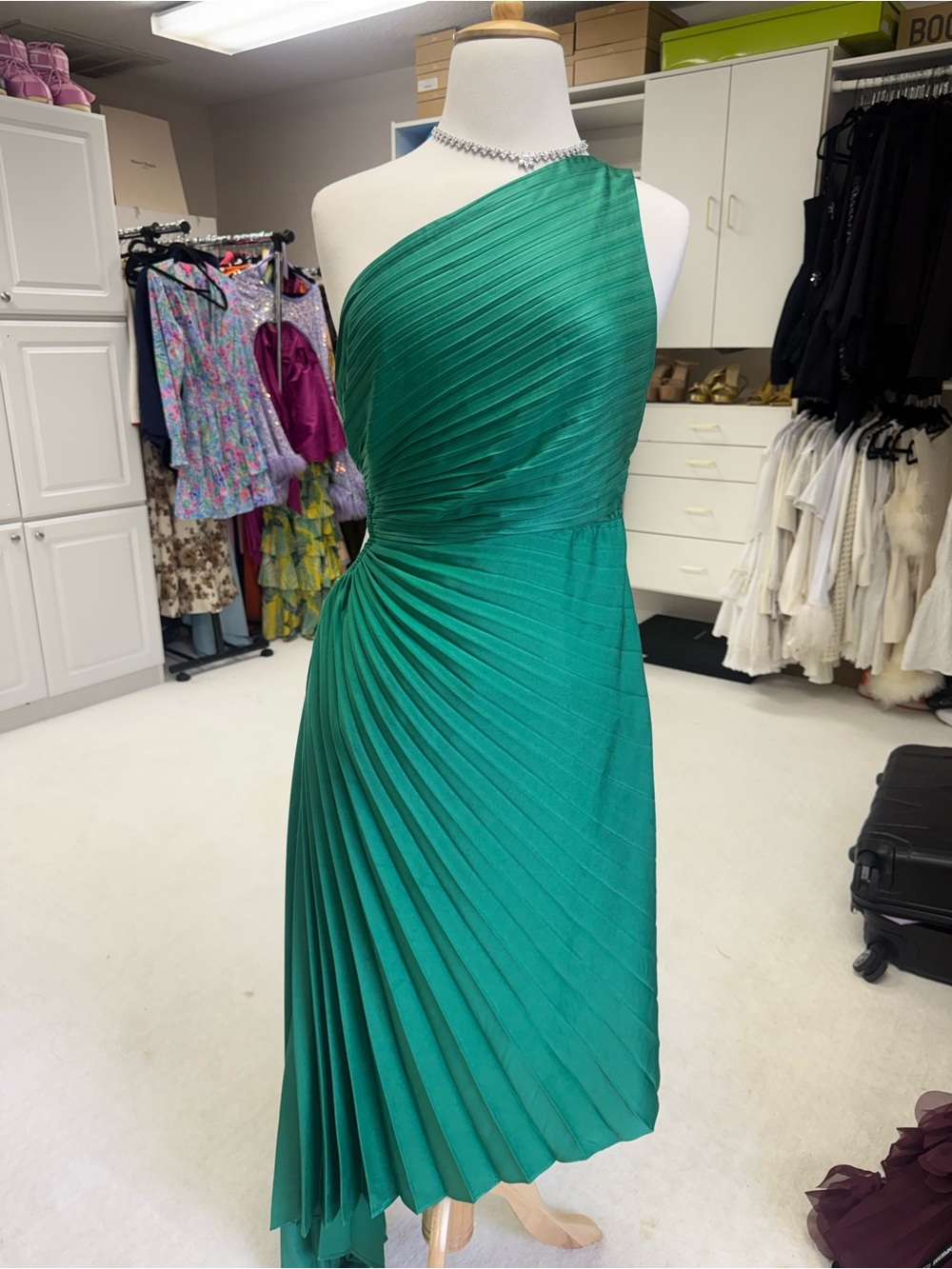 Asymmetric One-Shoulder Pleated Midi Dress in Emerald Green